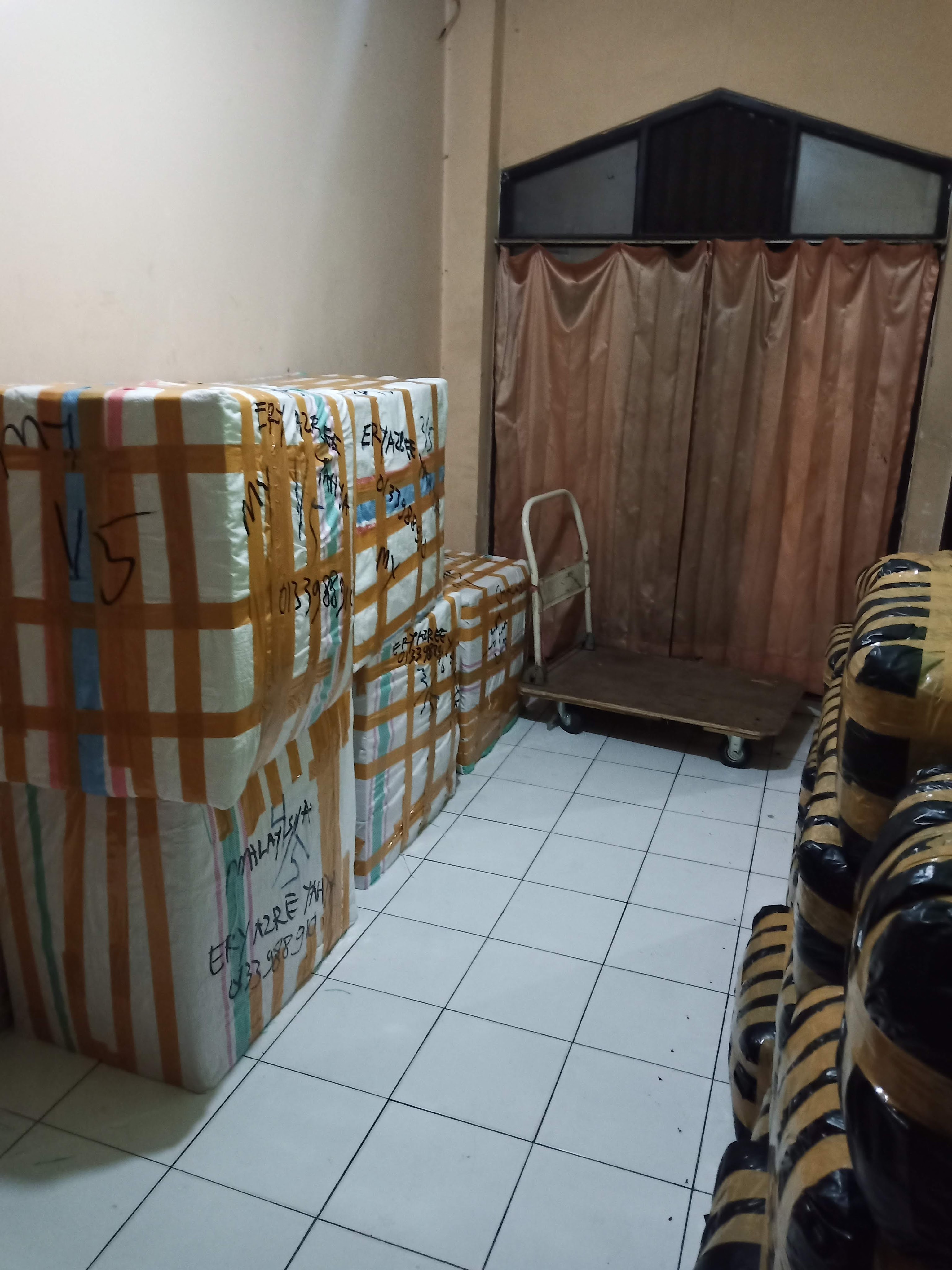 cargo pengiriman barang
